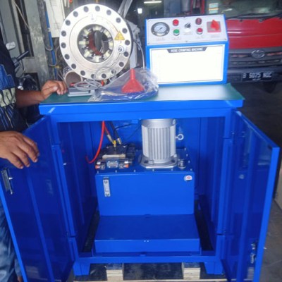Mesin press selang hidrolik